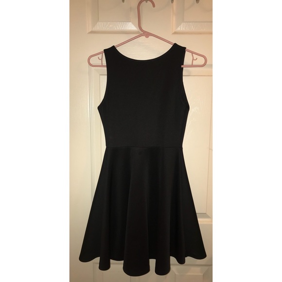 • black skater dress — guess - Picture 2 of 2